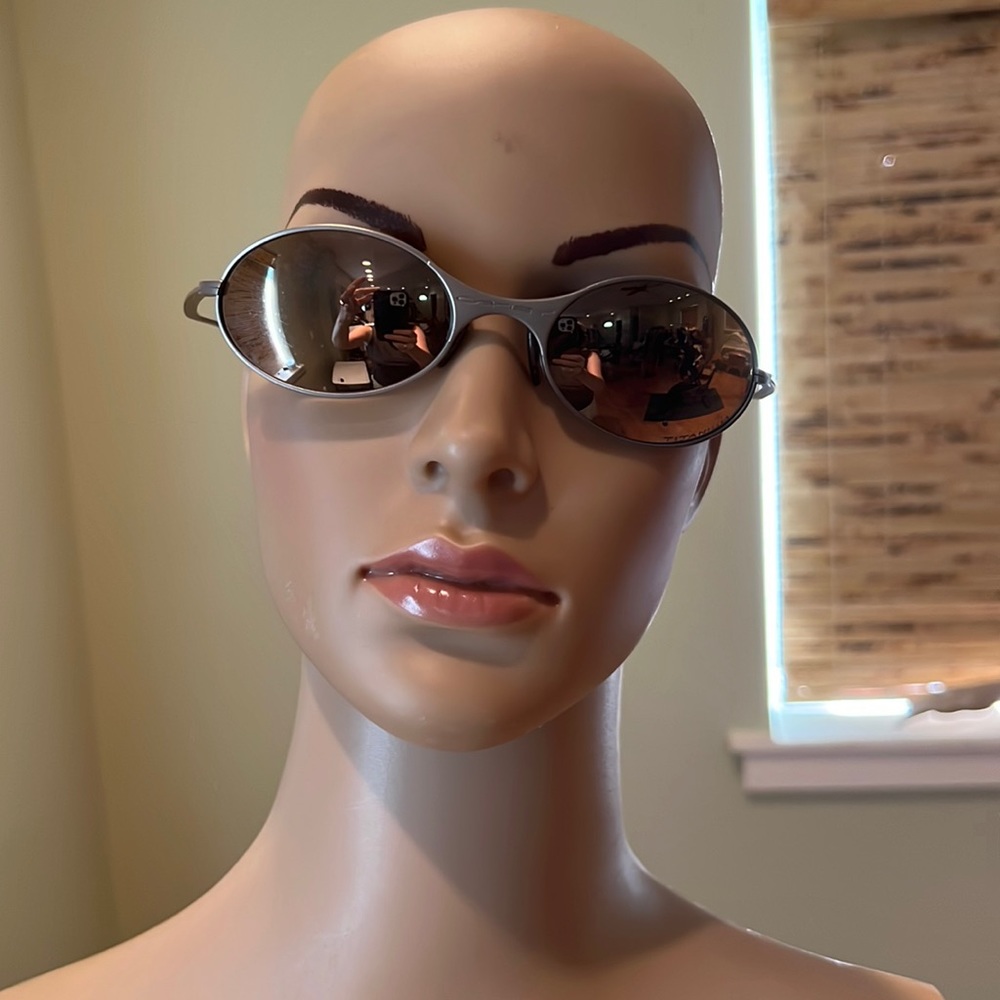 Oakley Vintage Titanium E-Wire Sunglasses Unisex